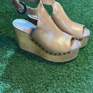 Matisse Brown Leather Wedge Wooden Platform Sandals Size 8 LIKE NEW